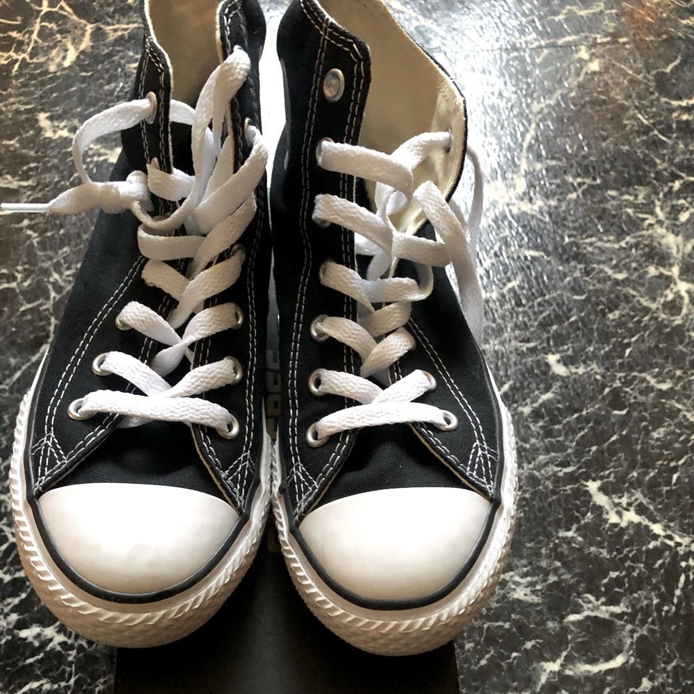 Converse high tops GUC Size 2 😍😍😍
